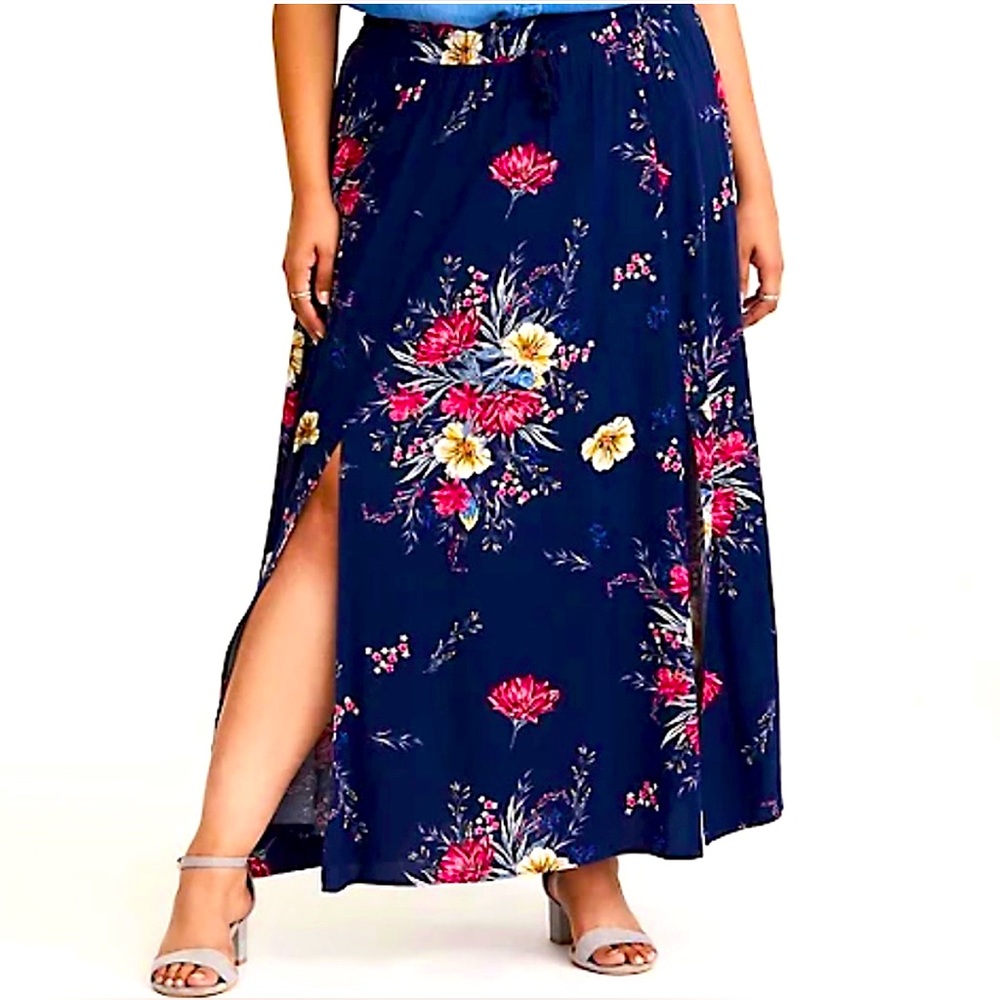 Torrid navy with floral maxi skirt with double slit. Size 1x.